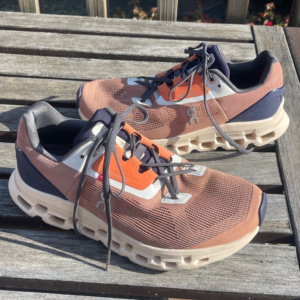 On Cloudstratus 2 - W Size 8